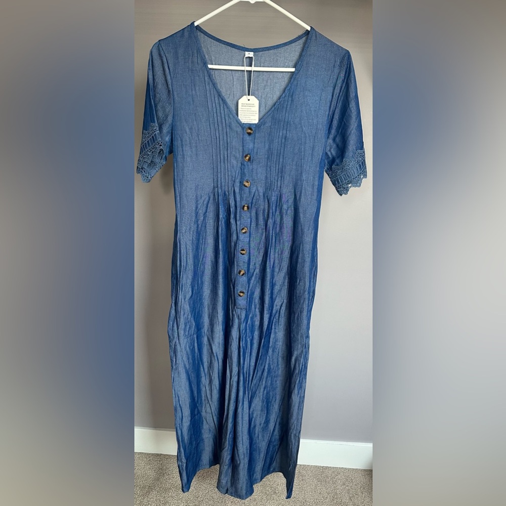 NO BRAND SHOWN SMALL, blue Button-Down Romper with Lace Short Sleeves & pockets!